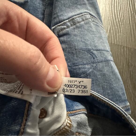 American Eagle Light Wash Next Level Stretch Midi Distressed‎ Denim Shorts Sz 00 - Picture 7 of 10